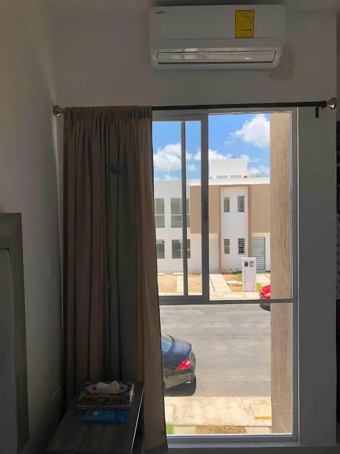 Casa limpia bonita dos plantas para 5 habitantes en Cancún Habitación en casa particular