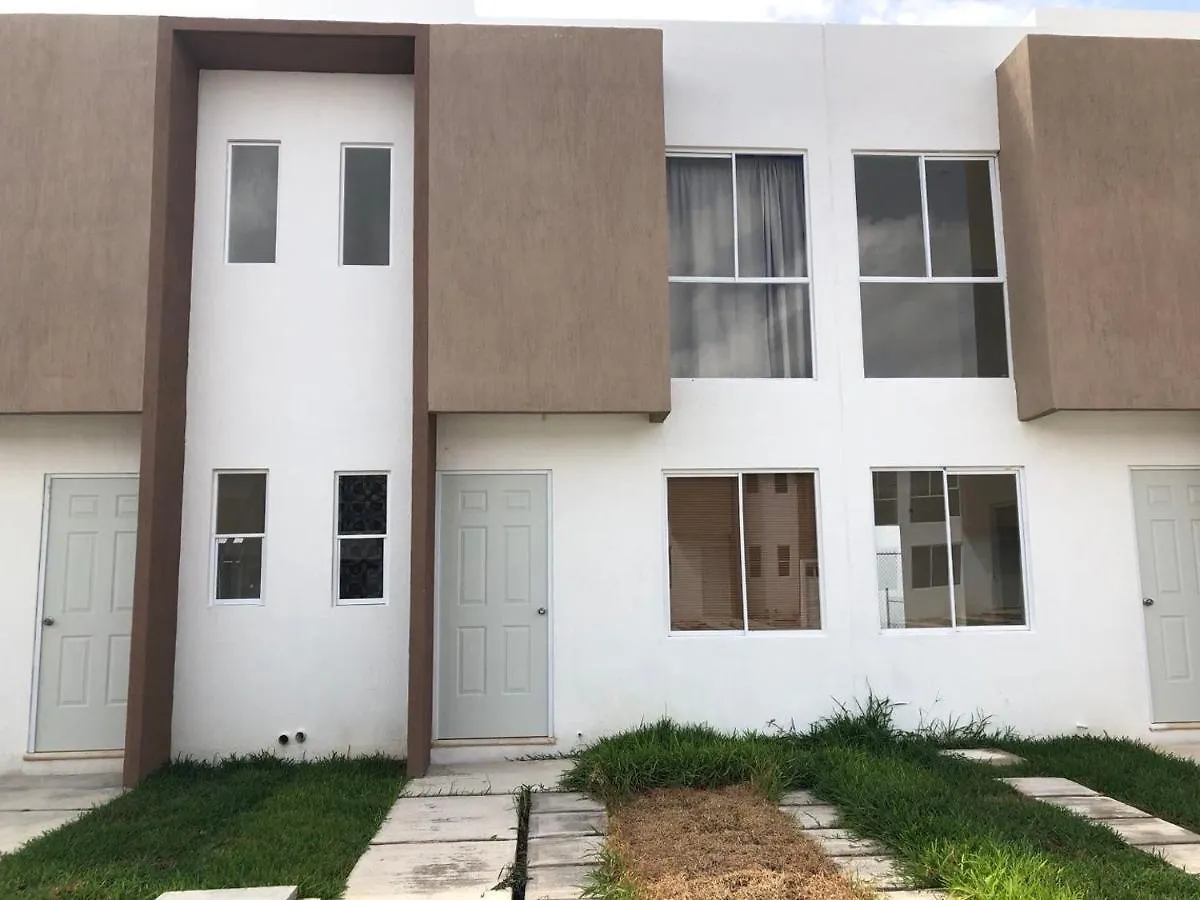 Casa limpia bonita dos plantas para 5 habitantes en Cancún Habitación en casa particular